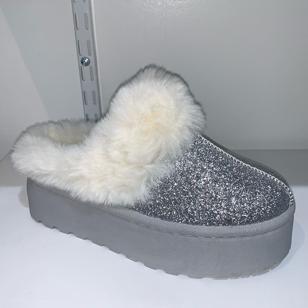 PLATFORM SPARKLY SILVER FUR SLIPPERS